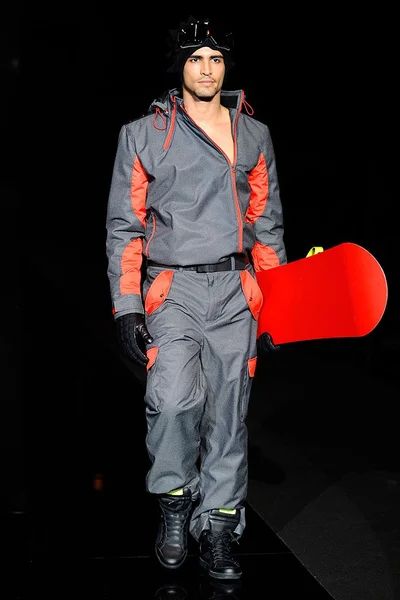 Look 3